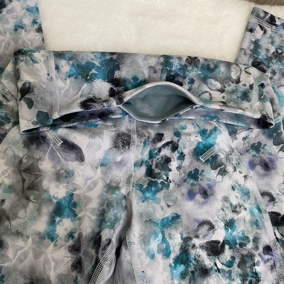 Lululemon Unlimited HR tight 25” - Picture 7 of 7